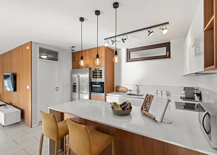 Апартаменти Grand With 3 Bedrooms In Porec! *