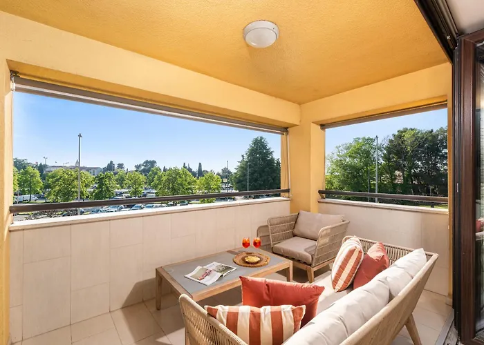 Апартаменти Grand With 3 Bedrooms In Porec! Пореч