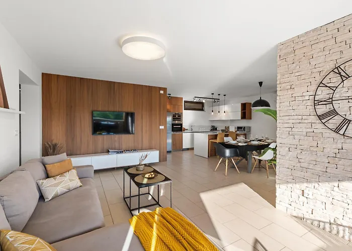 Grand With 3 Bedrooms In Porec! *