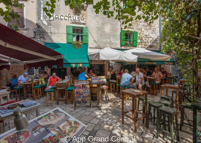 Апартаменти Grand With 3 Bedrooms In Porec! Пореч