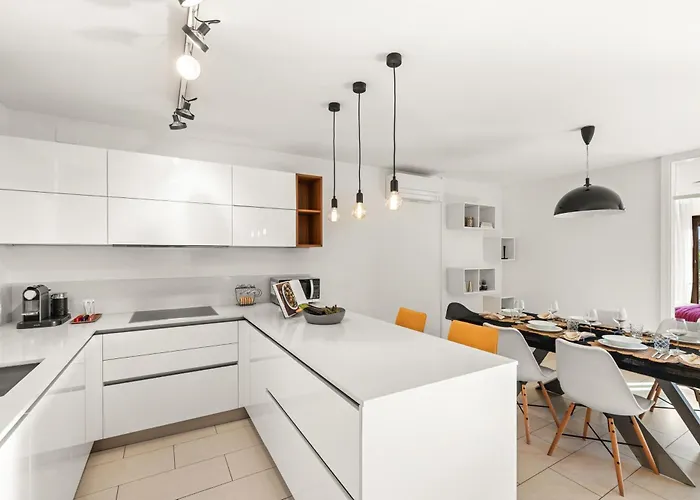 Grand With 3 Bedrooms In Porec! Апартаменти Пореч