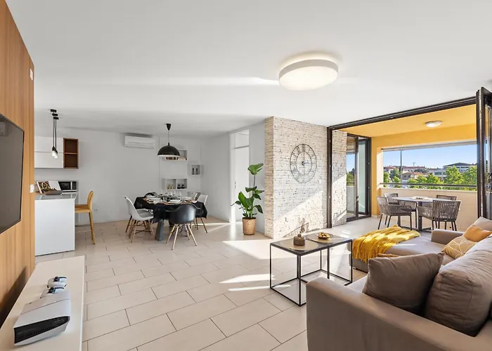 Grand With 3 Bedrooms In Porec! Апартаменти *