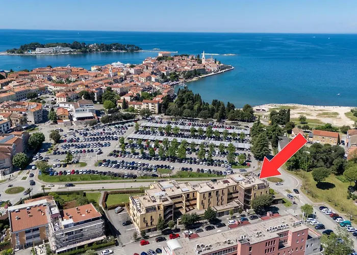 Апартаменти Grand With 3 Bedrooms In Porec! *