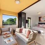 Grand With 3 Bedrooms In Porec! 公寓 波雷奇