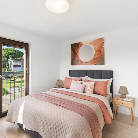 Grand With 3 Bedrooms In Porec! 아파트