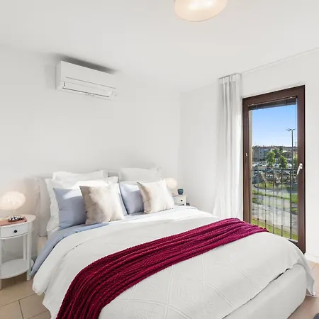 Διαμέρισμα Grand With 3 Bedrooms In Porec! *