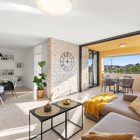 Grand With 3 Bedrooms In Porec! Пореч