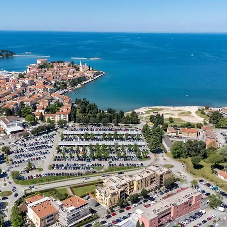 Apartamento Grand With 3 Bedrooms In Porec!