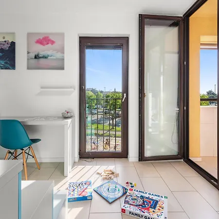 Grand With 3 Bedrooms In Porec! Πόρετς