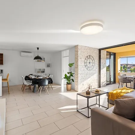 Grand With 3 Bedrooms In Porec! Apartment *