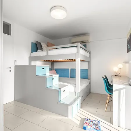 Grand With 3 Bedrooms In Porec! Apartamento Poreč