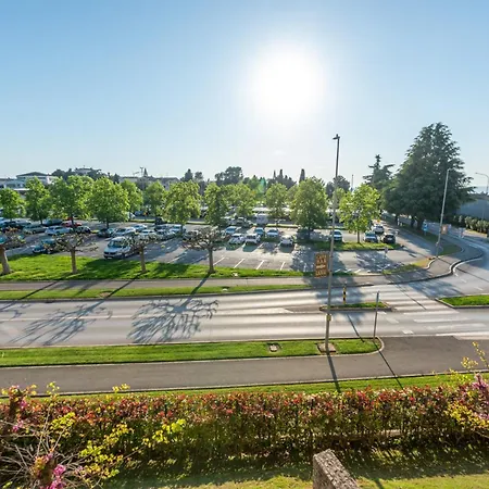 Grand With 3 Bedrooms In Porec! Διαμέρισμα