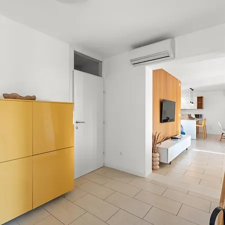 아파트 Grand With 3 Bedrooms In Porec! 포레치