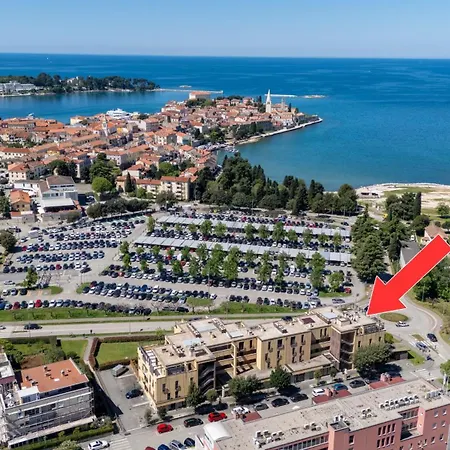 Апартаменти Grand With 3 Bedrooms In Porec! *