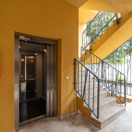 아파트 Grand With 3 Bedrooms In Porec! 포레치