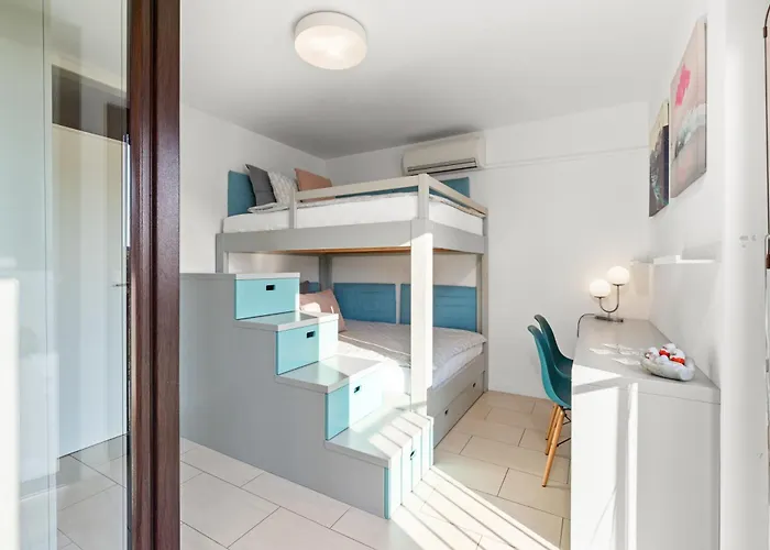 Grand With 3 Bedrooms In Porec! Daire