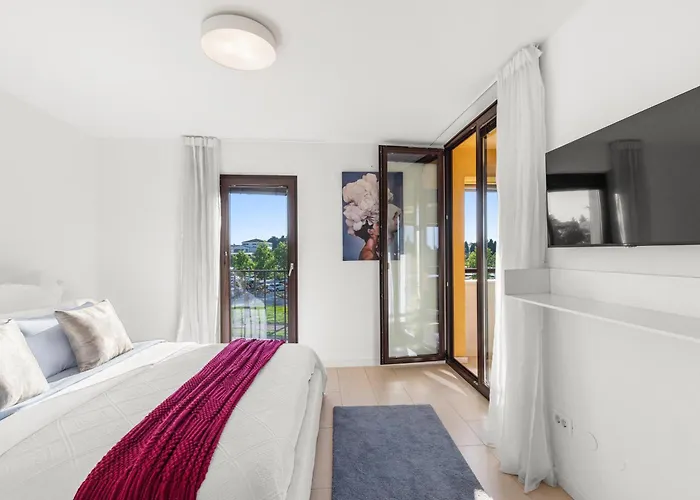 Grand With 3 Bedrooms In Porec! 公寓 波雷奇