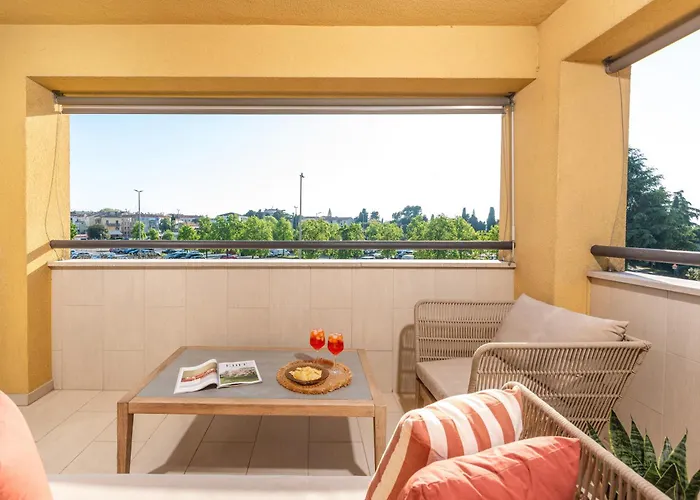 Daire Grand With 3 Bedrooms In Porec!