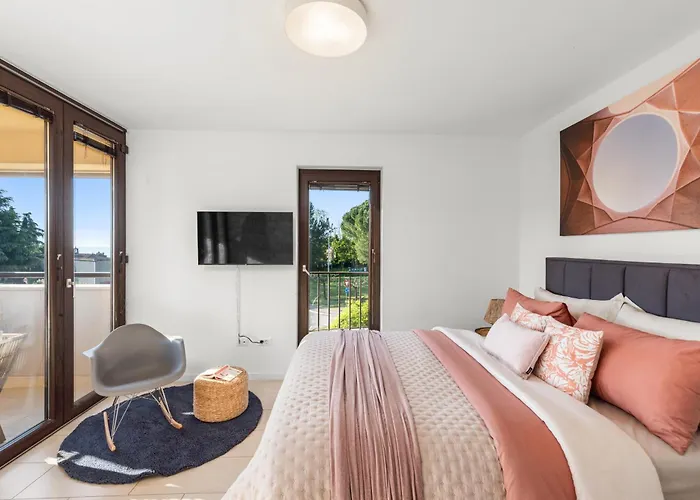 Apartamento Grand With 3 Bedrooms In Porec!