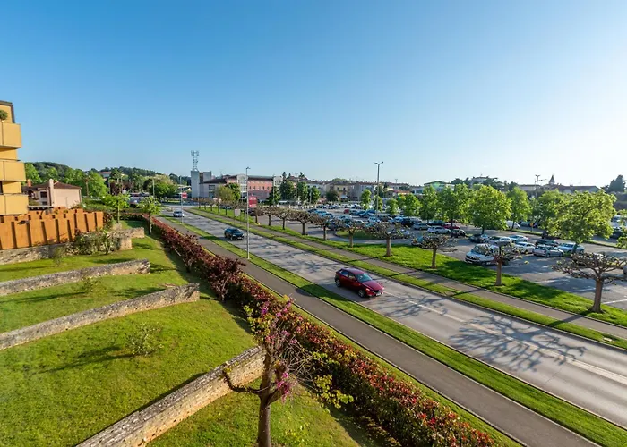 Grand With 3 Bedrooms In Porec! Apartamento Poreč