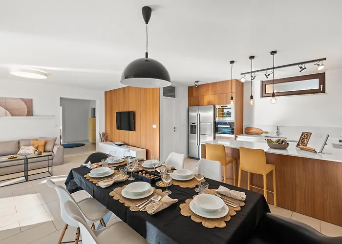 Apartamento Grand With 3 Bedrooms In Porec! *