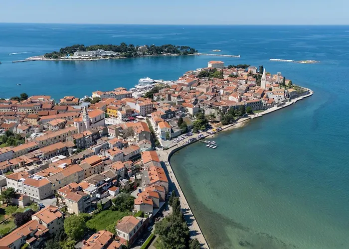 Grand With 3 Bedrooms In Porec! Apartamento *