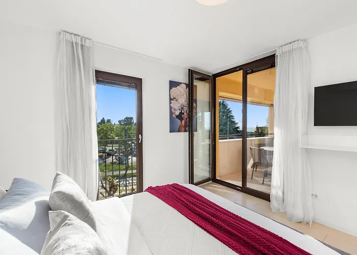 Grand With 3 Bedrooms In Porec! 公寓 波雷奇