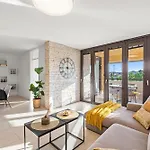 Grand With 3 Bedrooms In Porec! Appartement *