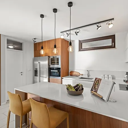 아파트 Grand With 3 Bedrooms In Porec! *