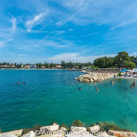 Grand With 3 Bedrooms In Porec! 아파트 *