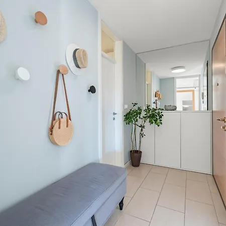 Grand With 3 Bedrooms In Porec! * 포레치