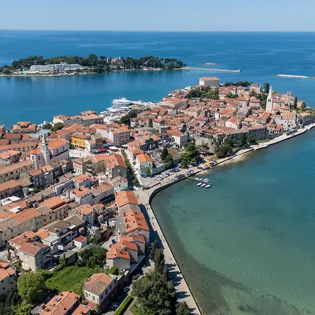 Grand With 3 Bedrooms In Porec! 아파트 *