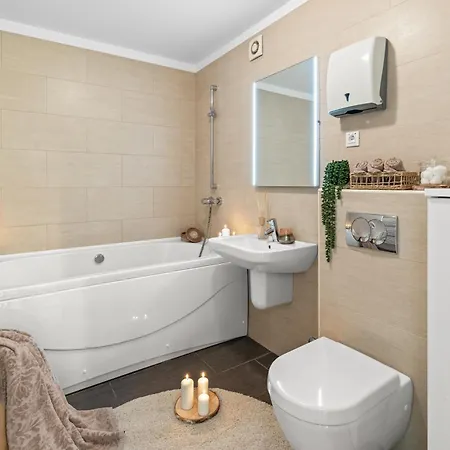 Grand With 3 Bedrooms In Porec! 아파트 포레치