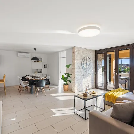 Grand With 3 Bedrooms In Porec!