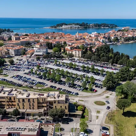 아파트 Grand With 3 Bedrooms In Porec! *