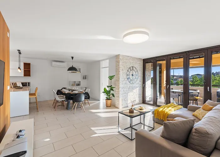 Grand With 3 Bedrooms In Porec!